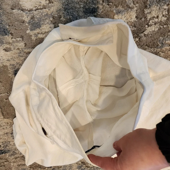 Larry Levine linen rayon white cropped wideleg pants.  Size 6 - Picture 6 of 14